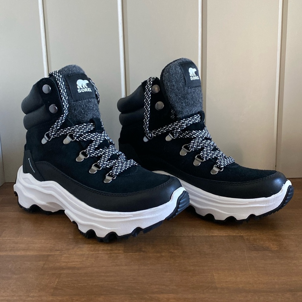 NEW Sorel Size 8.5 Kinetic Breakthru Conquest Waterproof Hiker Boots, Black